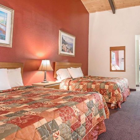 Rodeway Inn Fallbrook Downtown Exterior foto