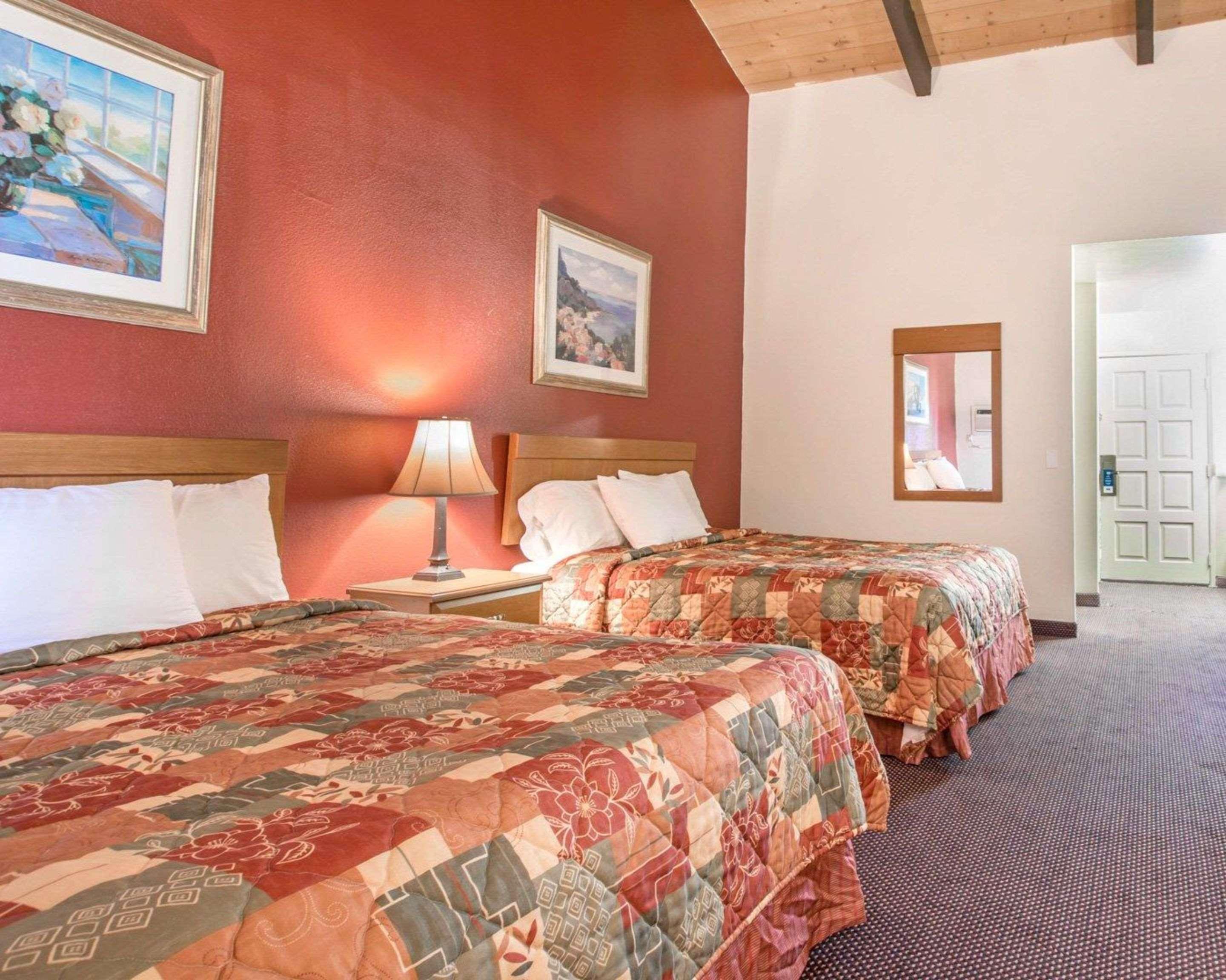 Rodeway Inn Fallbrook Downtown Exterior foto