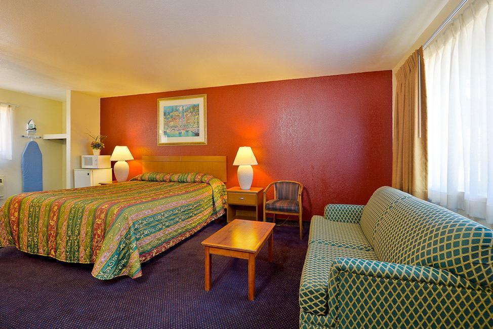 Rodeway Inn Fallbrook Downtown Exterior foto