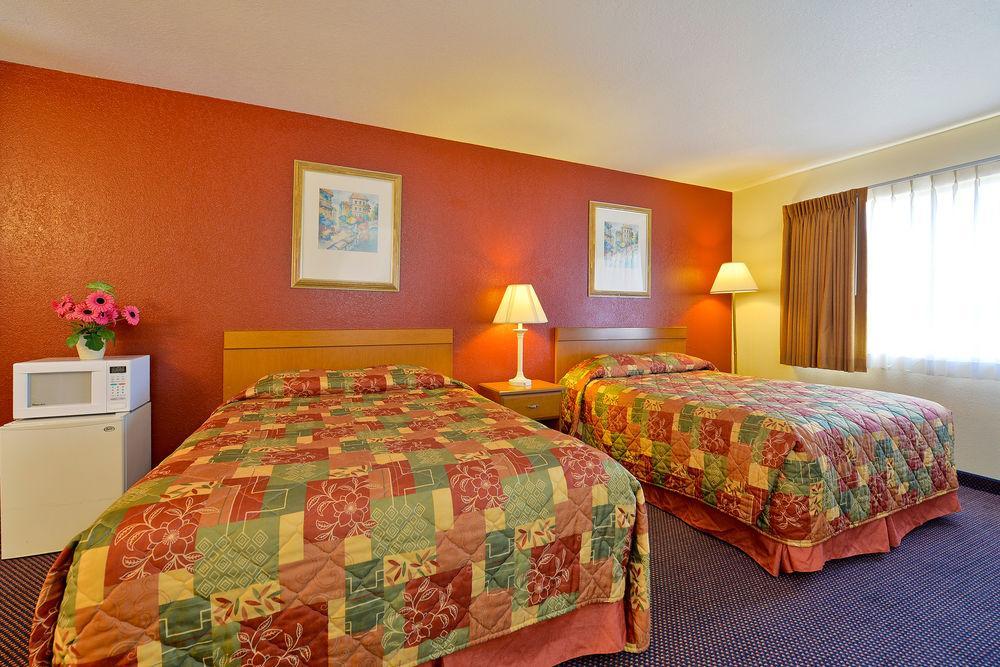 Rodeway Inn Fallbrook Downtown Exterior foto