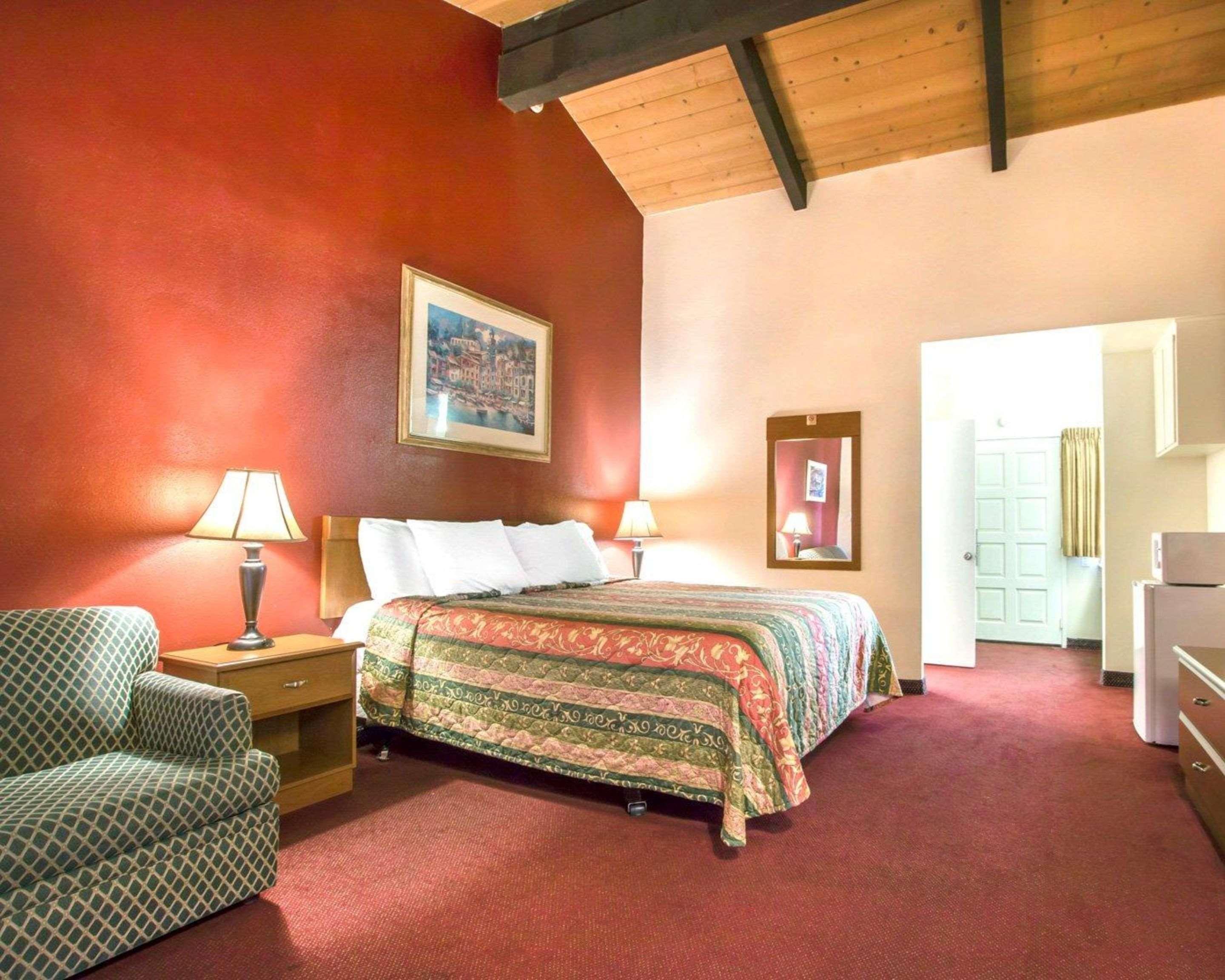Rodeway Inn Fallbrook Downtown Exterior foto