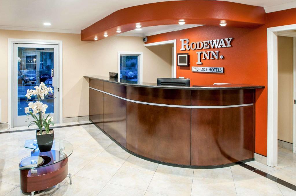 Rodeway Inn Fallbrook Downtown Exterior foto