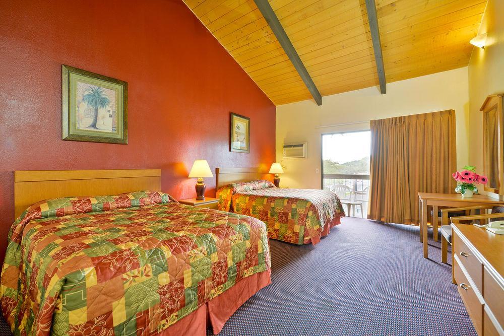 Rodeway Inn Fallbrook Downtown Exterior foto