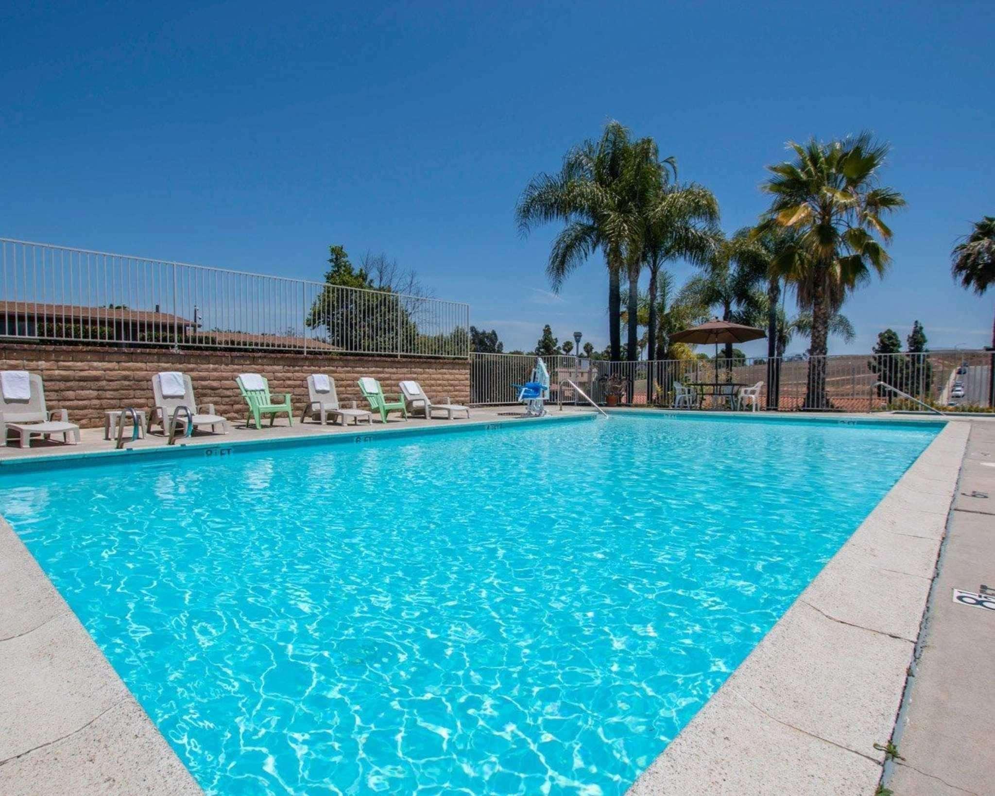 Rodeway Inn Fallbrook Downtown Exterior foto