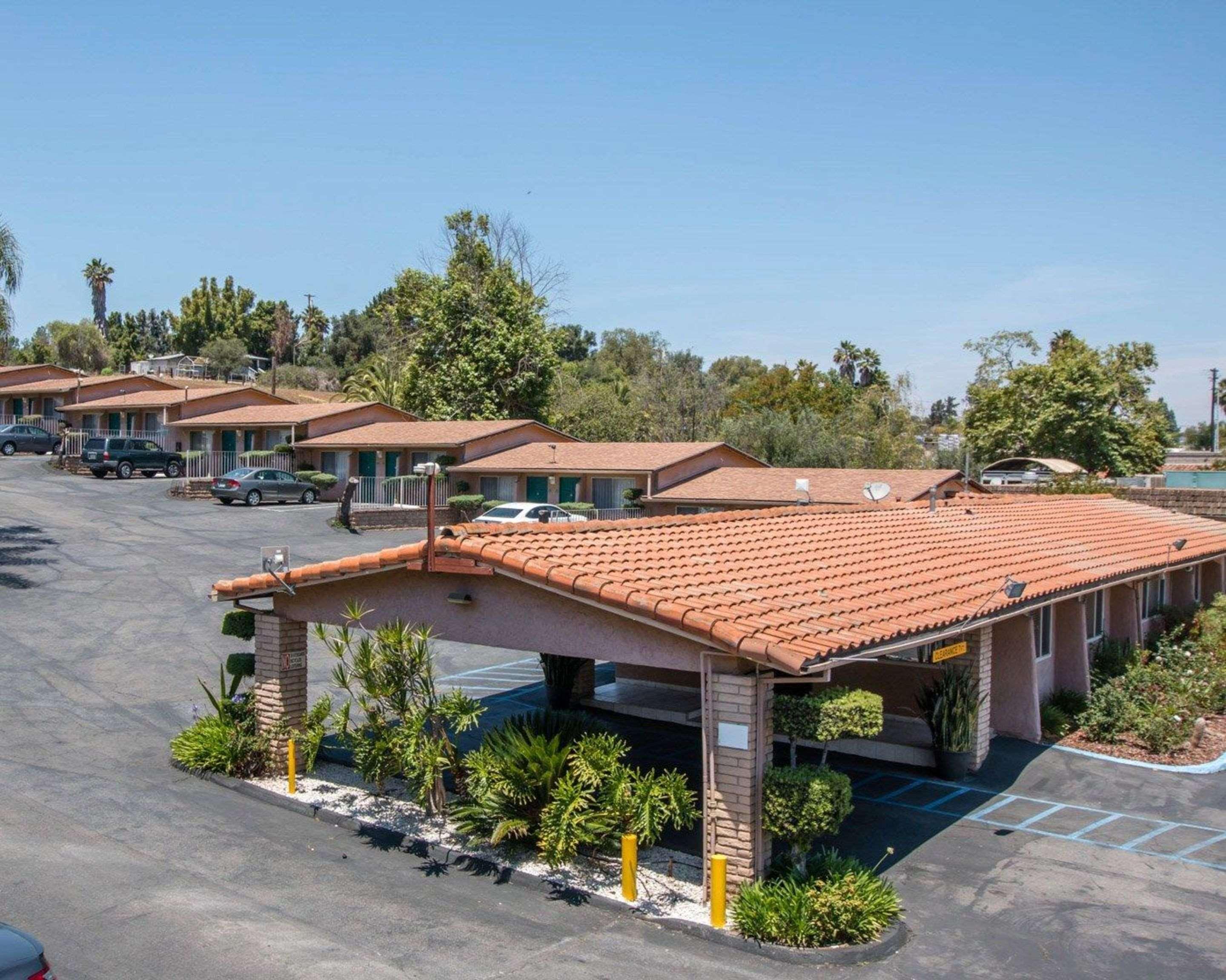 Rodeway Inn Fallbrook Downtown Exterior foto