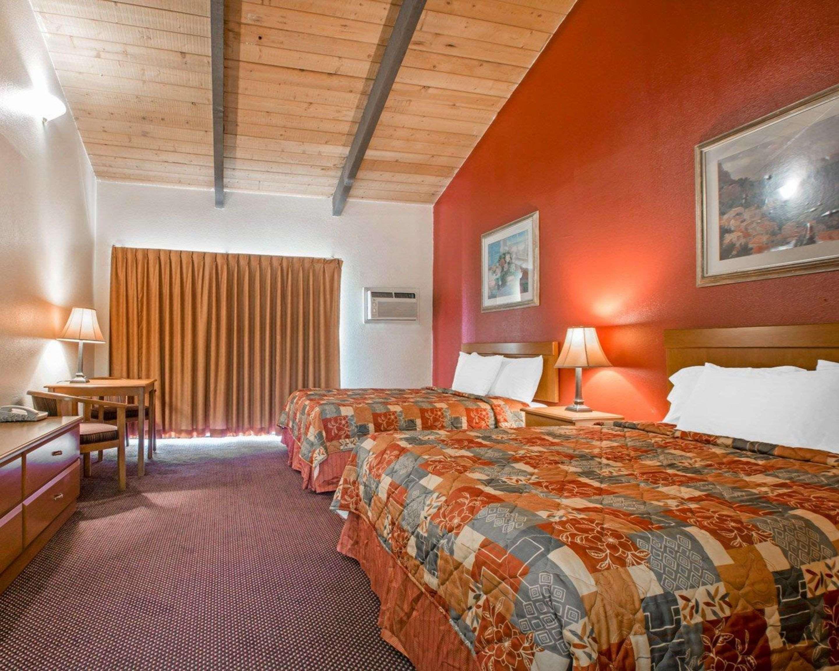 Rodeway Inn Fallbrook Downtown Exterior foto