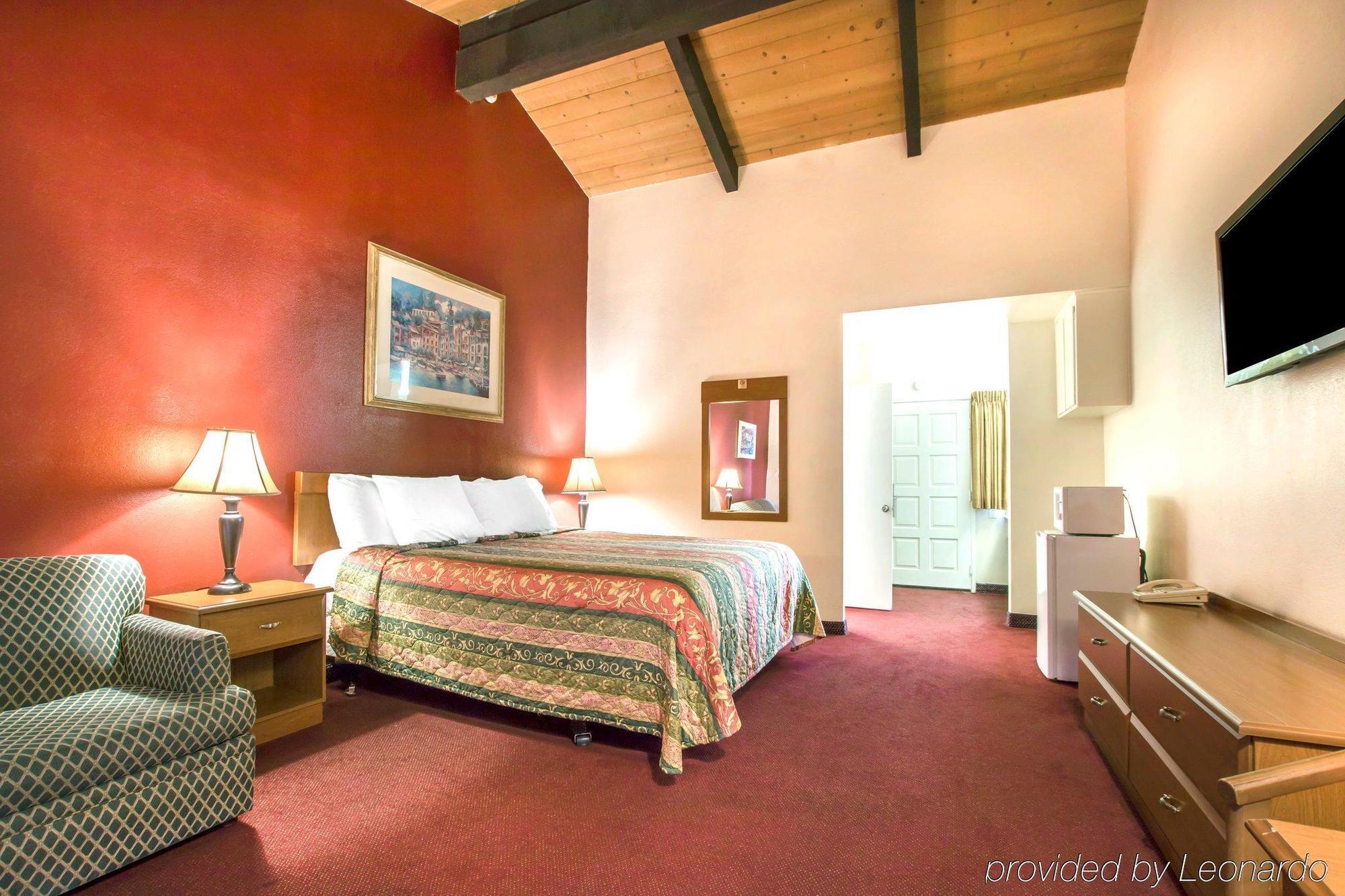 Rodeway Inn Fallbrook Downtown Exterior foto