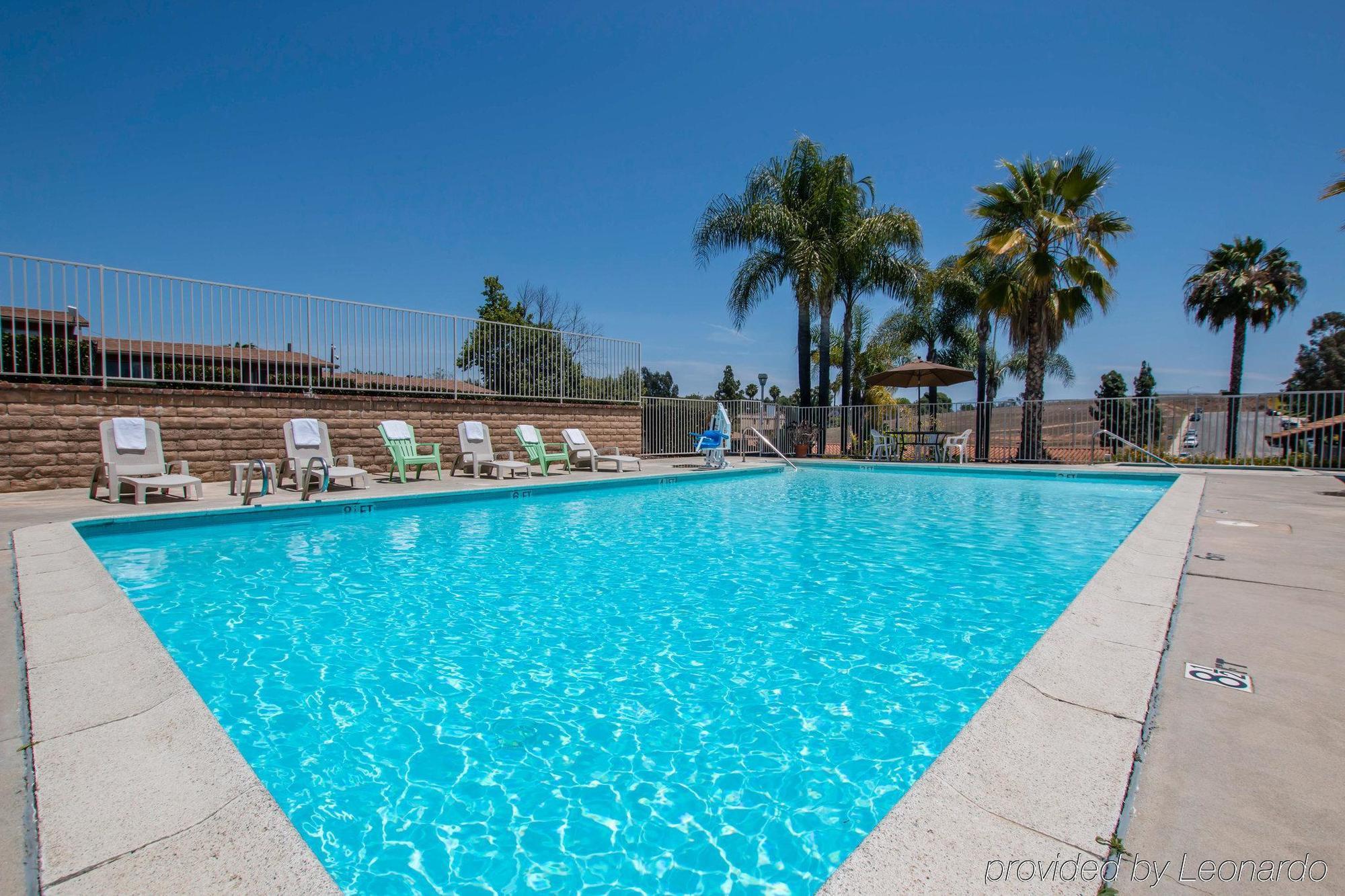 Rodeway Inn Fallbrook Downtown Exterior foto
