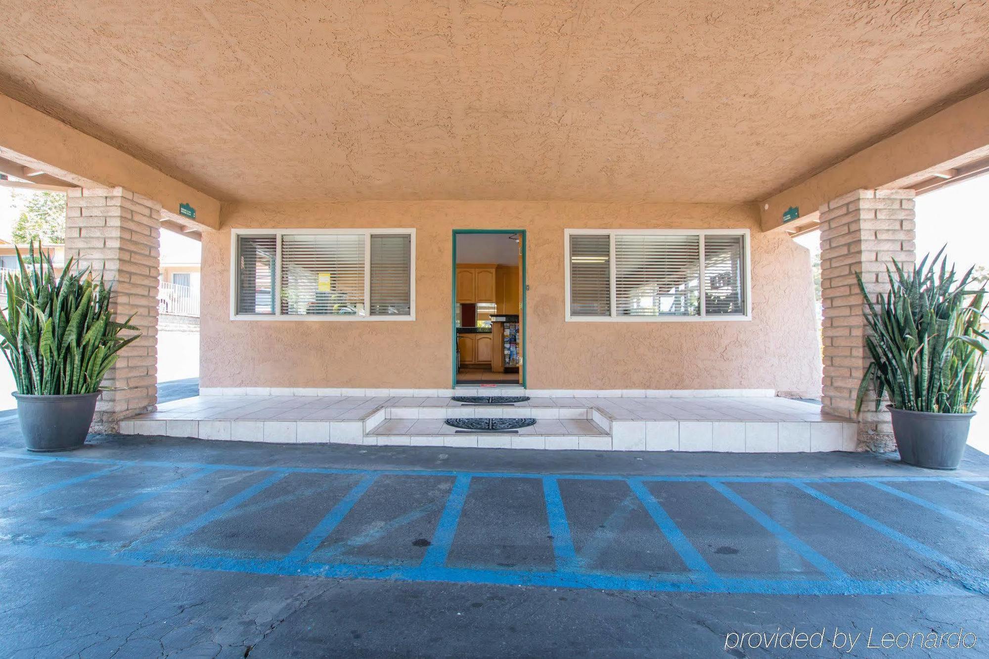 Rodeway Inn Fallbrook Downtown Exterior foto