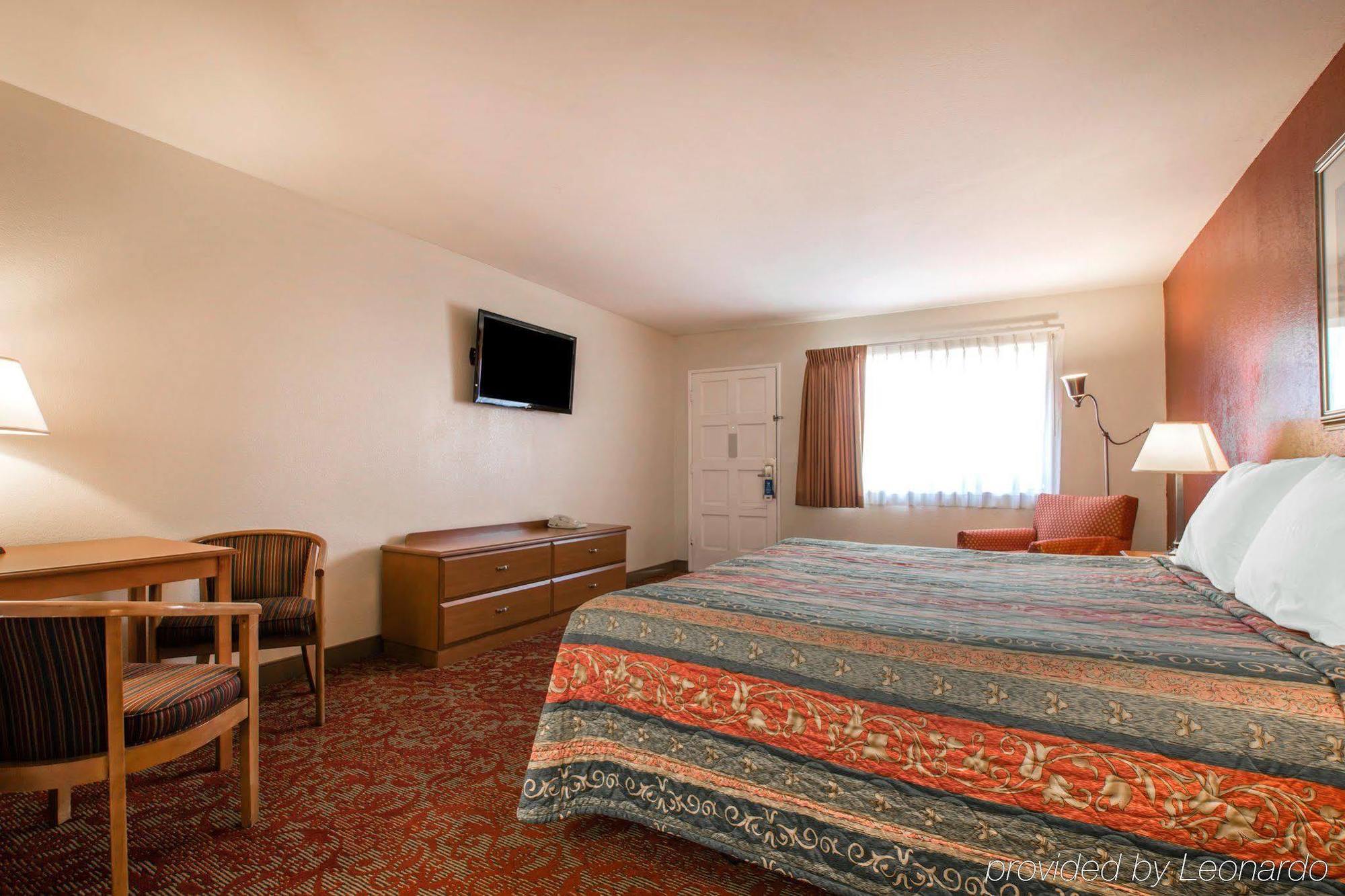 Rodeway Inn Fallbrook Downtown Exterior foto